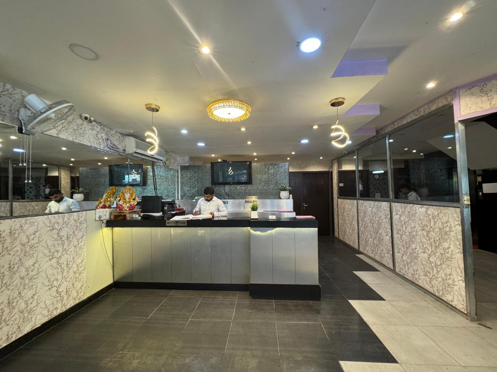 Airport Hotel Port View Yeni Delhi Dış mekan fotoğraf
