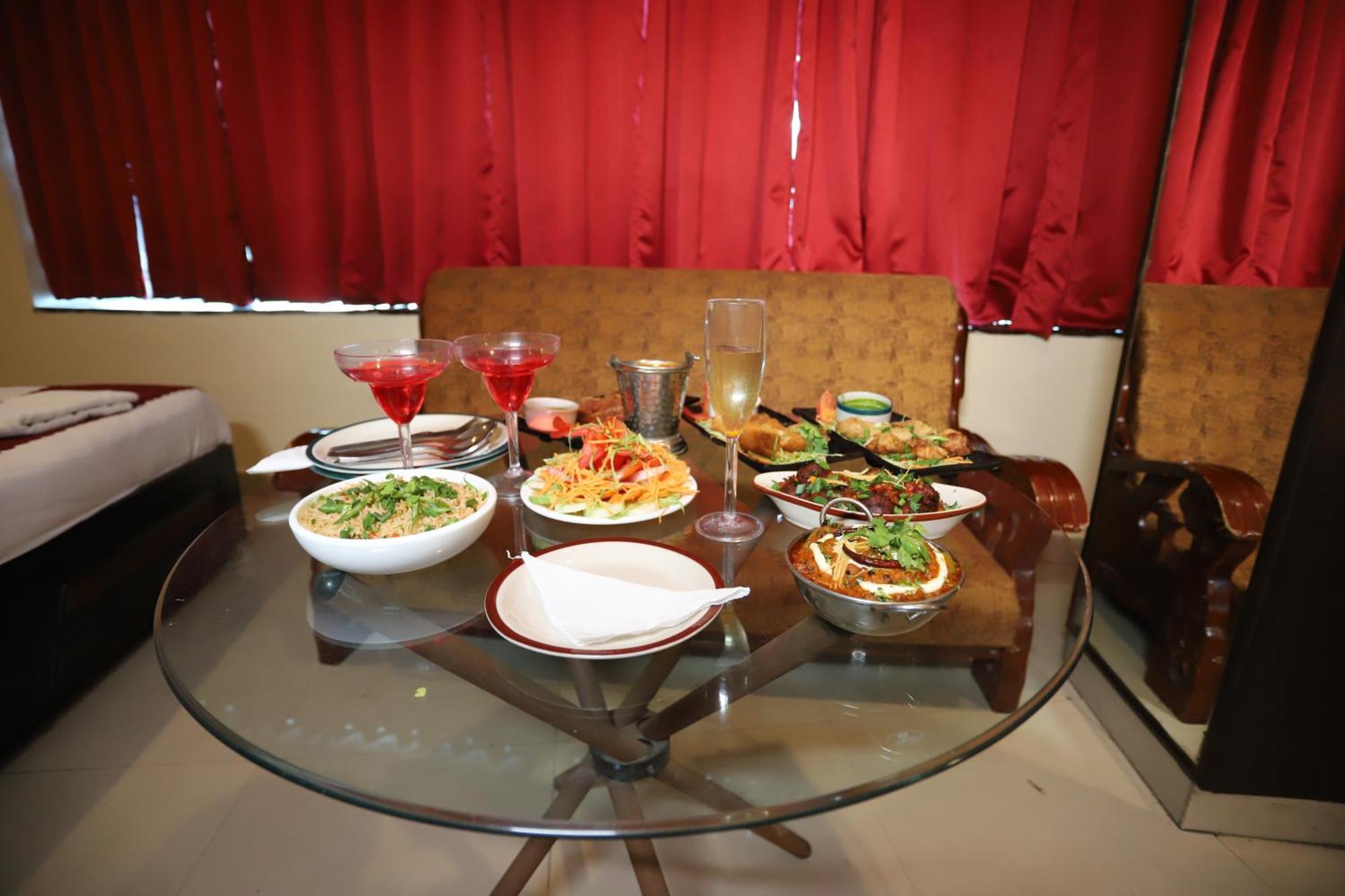Airport Hotel Port View Yeni Delhi Dış mekan fotoğraf