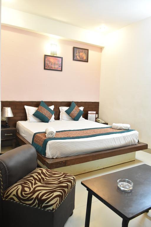 Airport Hotel Port View Yeni Delhi Dış mekan fotoğraf