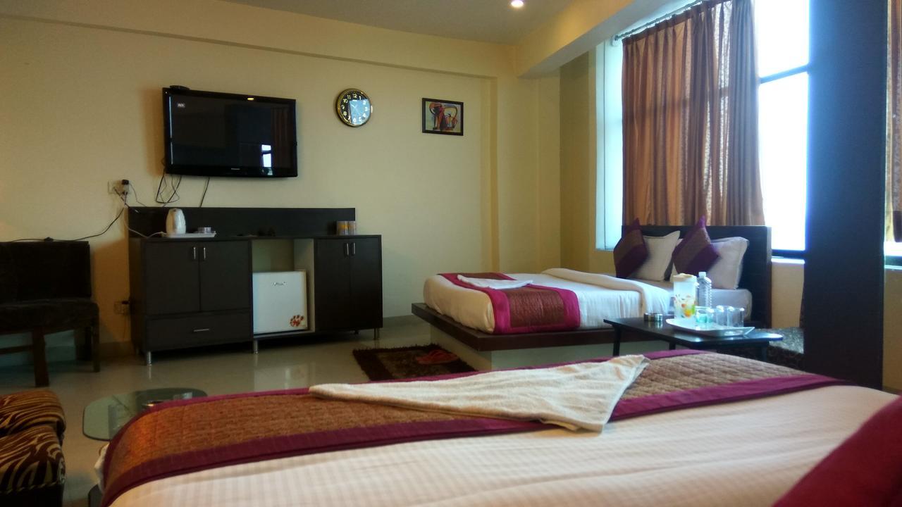 Airport Hotel Port View Yeni Delhi Dış mekan fotoğraf