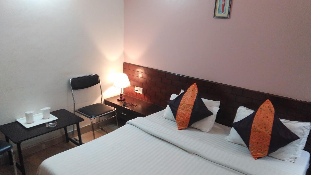 Airport Hotel Port View Yeni Delhi Oda fotoğraf