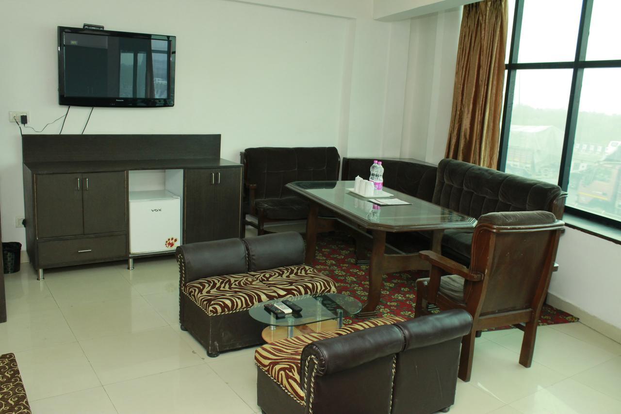 Airport Hotel Port View Yeni Delhi Oda fotoğraf