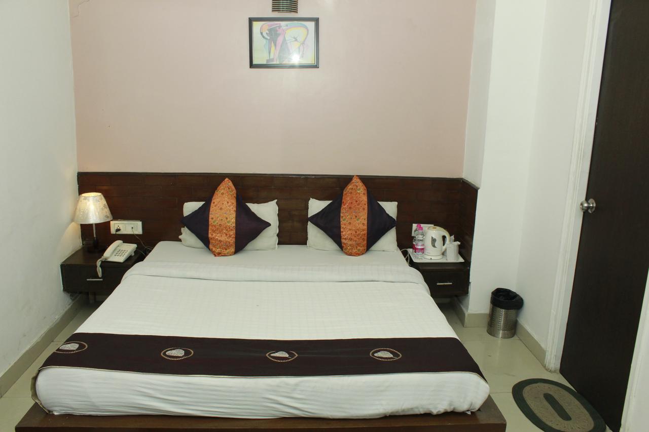 Airport Hotel Port View Yeni Delhi Oda fotoğraf