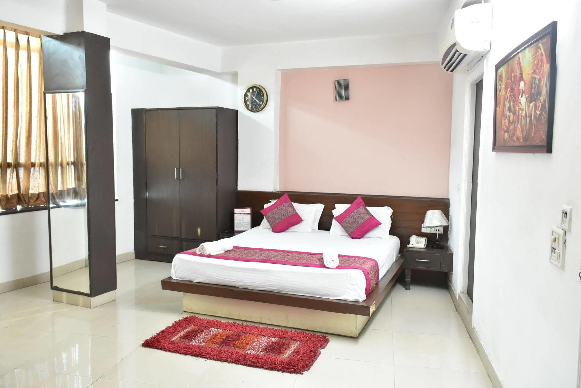 Airport Hotel Port View Yeni Delhi Dış mekan fotoğraf
