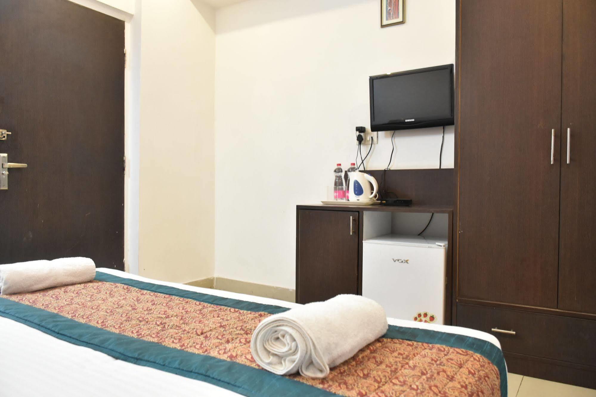 Airport Hotel Port View Yeni Delhi Dış mekan fotoğraf