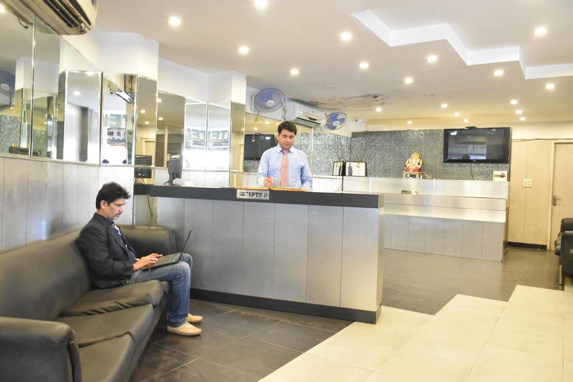 Airport Hotel Port View Yeni Delhi Dış mekan fotoğraf