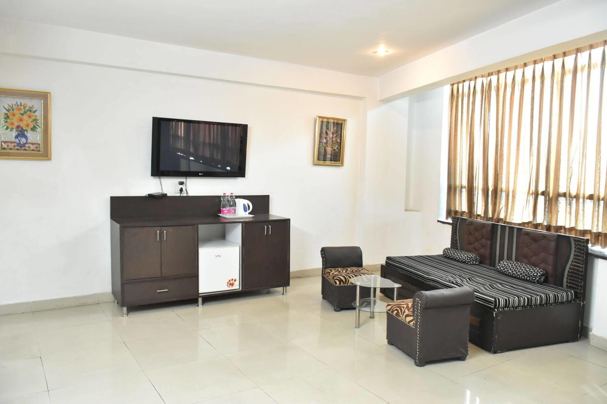 Airport Hotel Port View Yeni Delhi Dış mekan fotoğraf