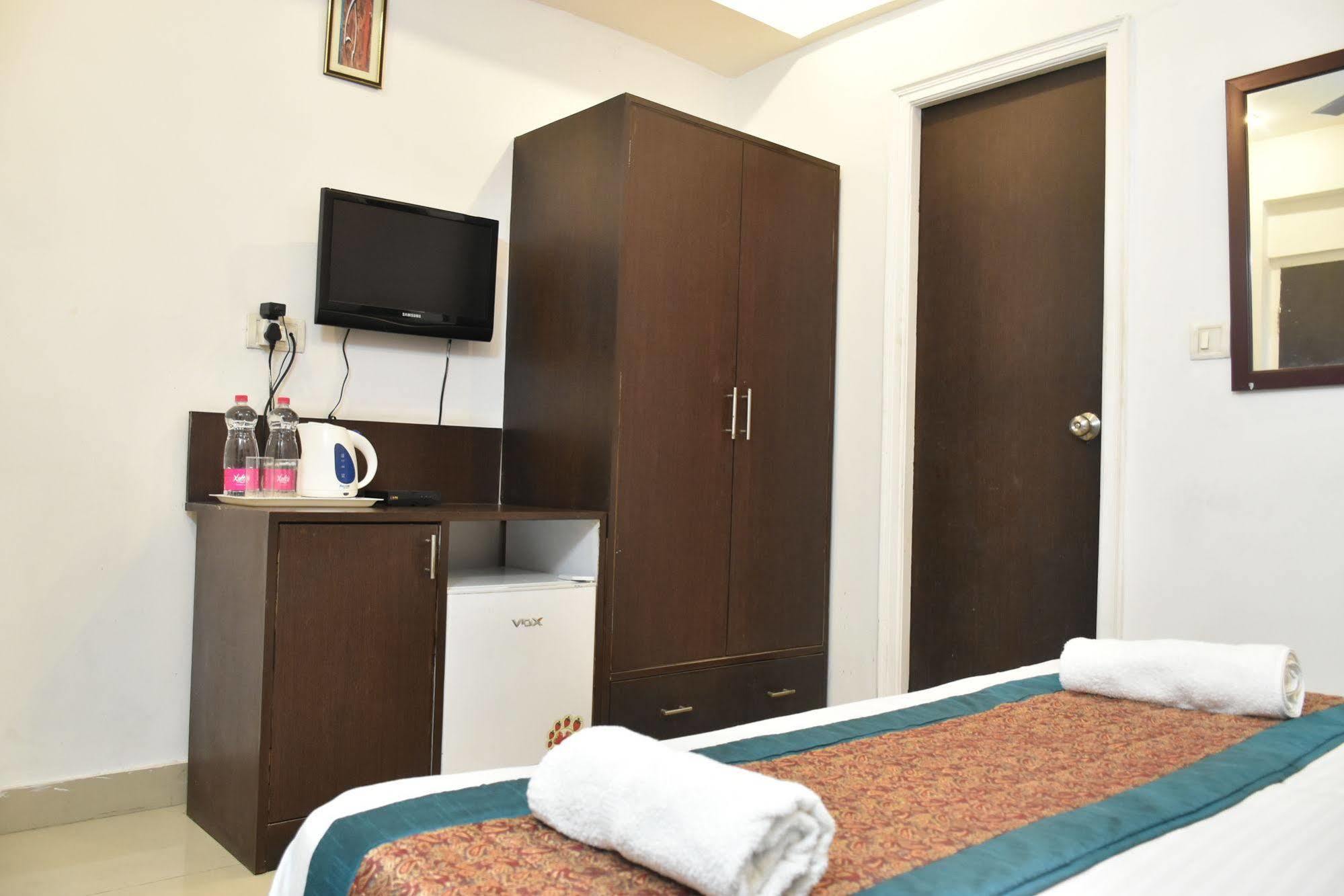 Airport Hotel Port View Yeni Delhi Dış mekan fotoğraf