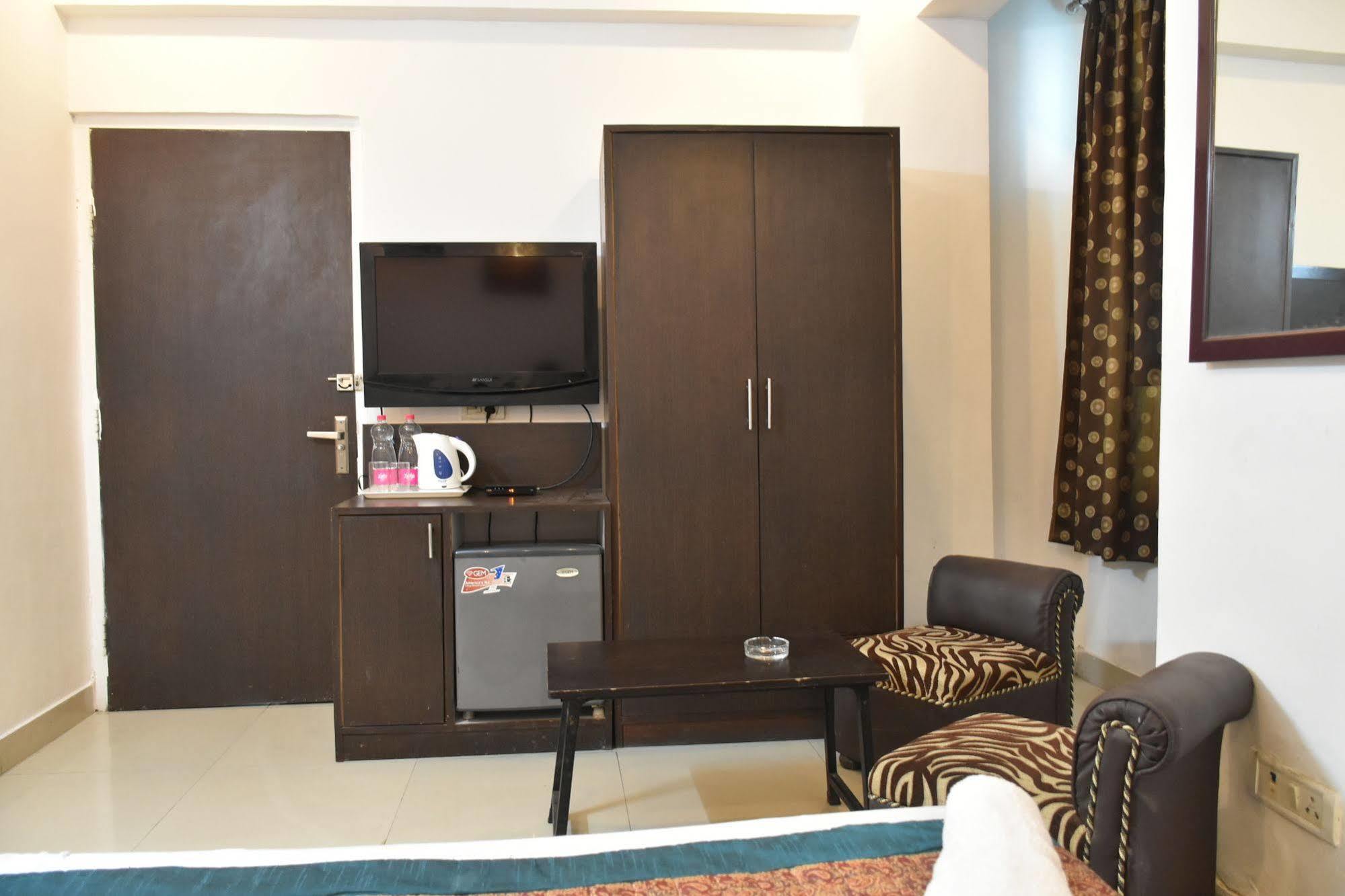 Airport Hotel Port View Yeni Delhi Dış mekan fotoğraf