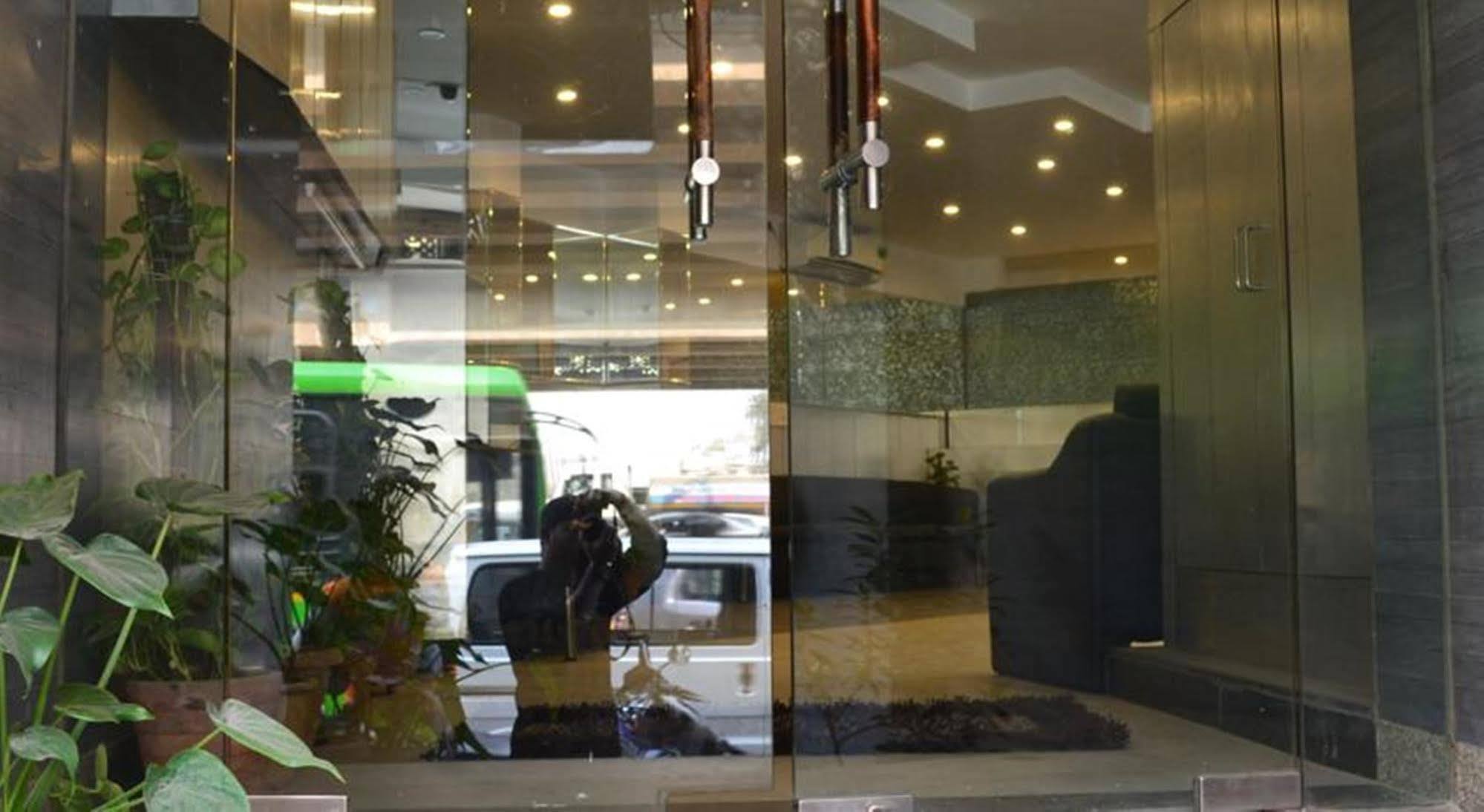 Airport Hotel Port View Yeni Delhi Dış mekan fotoğraf